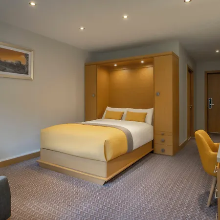 Maldron Hotel 3*